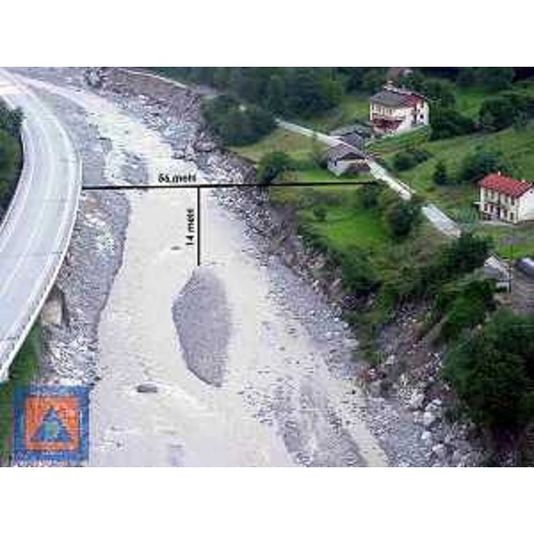 Rilievi per la costruzione del ponte 'Bailey' sul Fella, al servizio della comunità di Pietratagliata in Comune di Pontebba. (05/09/03)