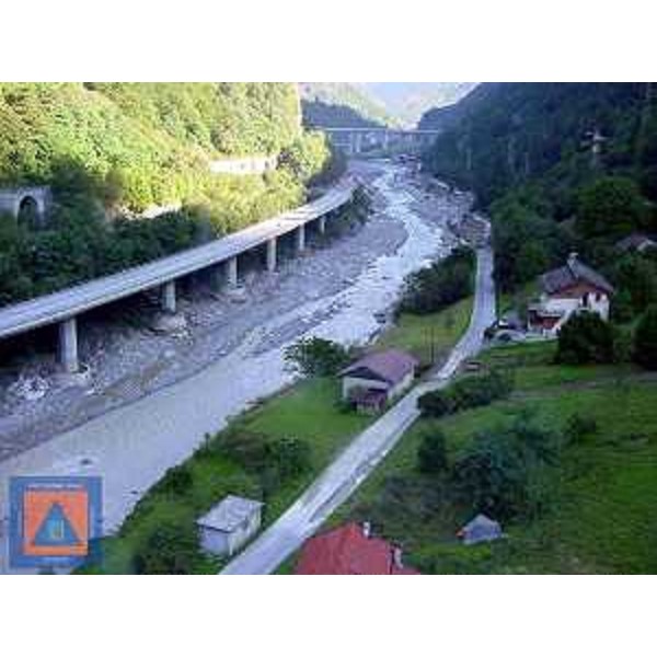 Rilievi per la costruzione del ponte 'Bailey' sul Fella, al servizio della comunità di Pietratagliata in Comune di Pontebba. (05/09/03)