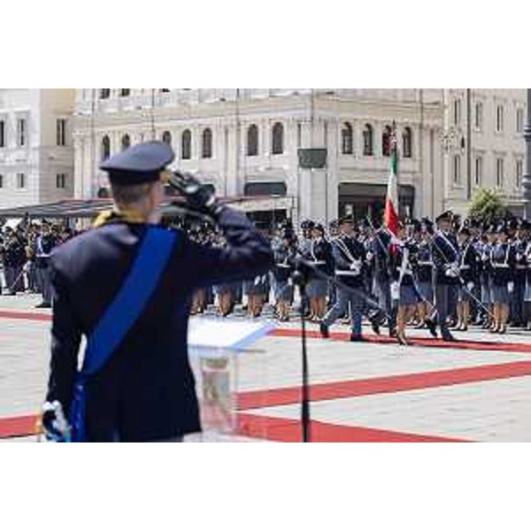 Un momento della cerimonia in piazza dell'Unità d'Italia, a Trieste - Un momento della cerimonia in piazza dell'Unità d'Italia, a Trieste