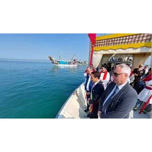 Il presidente Mauro Bordin prende parte alla benedizione della laguna e del mare - Il presidente Mauro Bordin prende parte alla benedizione della laguna e del mare
