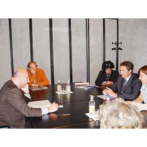 L'incontro tra Enrico Bertossi (Assessore regionale Attività produttive) e Karl Pfeifenberger (Vicepresidente Carinzia) a Udine. (Udine 16/09/03)