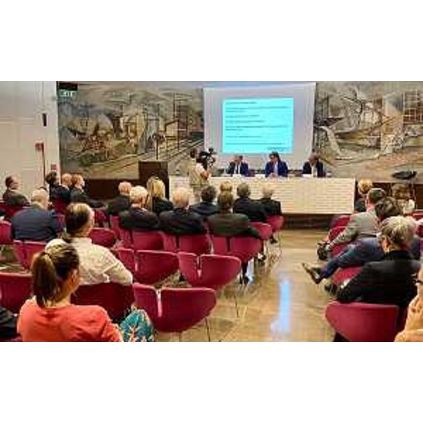 L'intervento dell'assessore regionale Sergio Emidio Bini alla presentazione del bilancio di Confidi Friuli nella sede della Camera di Commercio di Pordenone e Udine - L'intervento dell'assessore regionale Sergio Emidio Bini alla presentazione del bilancio di Confidi Friuli nella sede della Camera di Commercio di Pordenone e Udine