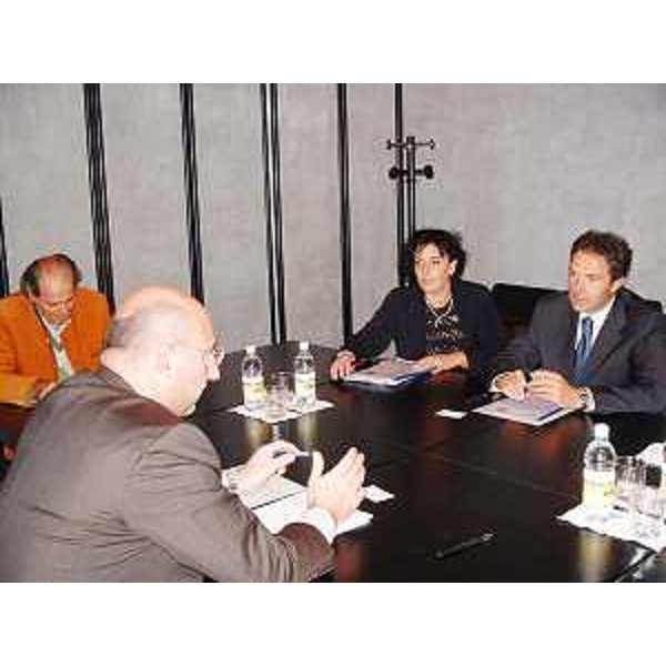 L'incontro tra Enrico Bertossi (Assessore regionale Attività produttive) e Karl Pfeifenberger (Vicepresidente Carinzia) a Udine. (Udine 16/09/03)