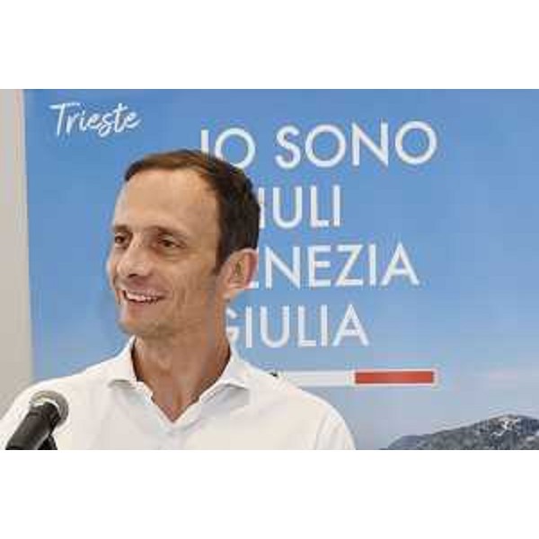 Il governatore Massimiliano Fedriga premia i giovani cestisti del 3x3 nel Palazzo della Regione - Il governatore Massimiliano Fedriga premia i giovani cestisti del 3x3 nel Palazzo della Regione