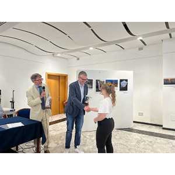 L'assessore regionale Pierpaolo Roberti (al centro) alle premiazioni del concorso "Fotografa le acque" - L'assessore regionale Pierpaolo Roberti (al centro) alle premiazioni del concorso "Fotografa le acque"