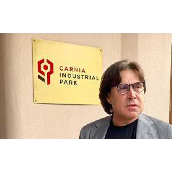 L'assessore regionale Sergio Emidio Bini all'ingresso di Carnia Industrial Park - L'assessore regionale Sergio Emidio Bini all'ingresso di Carnia Industrial Park