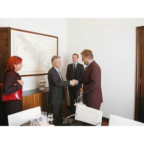 Riccardo Illy (Presidente Friuli Venezia Giulia) e Peter Ambrozy (Vicepresidente Land Carinzia e Assessore Sanità) a Trieste. (Trieste 16/09/03)