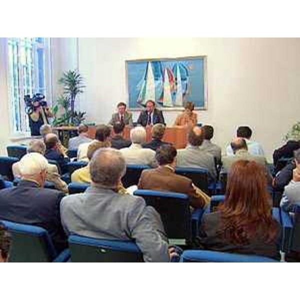 Roberto Cosolini (Assessore regionale Lavoro, Formazione, Università e Ricerca) alla prima riunione della cabina di regia per l'impatto dell'ingresso della Slovenia nell'Unione europea, a Trieste. (Trieste 17/09/03)