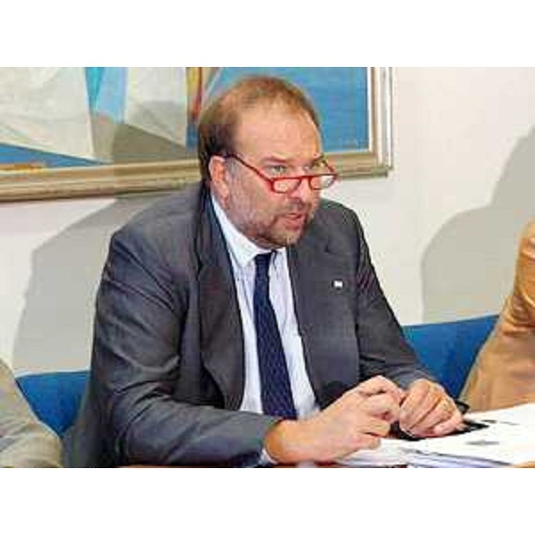 Roberto Cosolini (Assessore regionale Lavoro, Formazione, Università e Ricerca) alla prima riunione della cabina di regia per l'impatto dell'ingresso della Slovenia nell'Unione europea, a Trieste. (Trieste 17/09/03)