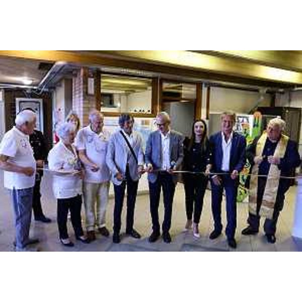 Il taglio del nastro all'info point diabetologico di Latisana con la consigliera regionale Maddalena Spagnolo (Lega), terza da destra - Il taglio del nastro all'info point diabetologico di Latisana con la consigliera regionale Maddalena Spagnolo (Lega), terza da destra