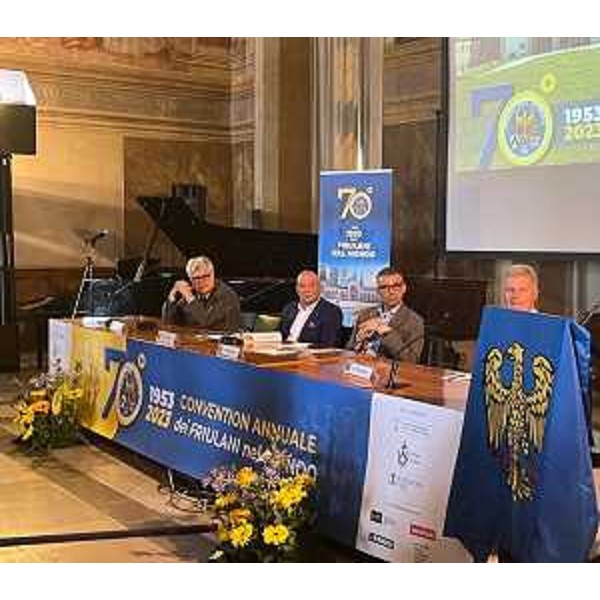 I realtori, con l'assessore regionale Pierpaolo Roberti, all'evento dell'Ente Friuli nel mondo. - I realtori, con l'assessore regionale Pierpaolo Roberti, all'evento dell'Ente Friuli nel mondo.