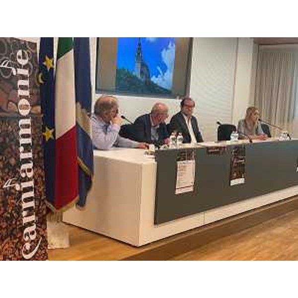 Il vicegovernatore con delega alla Cultura Mario Anzil durante la presentazione dell'edizione 2023 di Carniarmonie. - Il vicegovernatore con delega alla Cultura Mario Anzil durante la presentazione dell'edizione 2023 di Carniarmonie. 