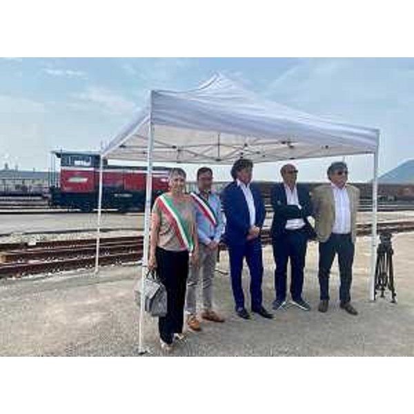 UNa fase della cerimonia di inaugurazione dei nuovi binari presenti al Cosef di Osoppo - UNa fase della cerimonia di inaugurazione dei nuovi binari presenti al Cosef di Osoppo