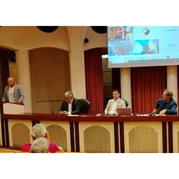 Un momento dell'incontro, con i sindaci, su un secondo inceneritore a Spilimbergo; al tavolo, al centro, Markus Maurmair (FdI) - Un momento dell'incontro, con i sindaci, su un secondo inceneritore a Spilimbergo; al tavolo, al centro, Markus Maurmair (FdI)