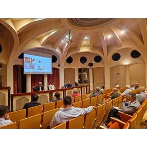 L'assessore regionale alla Difesa dell'ambiente Fabio Scoccimarro, all'incontro sul progetto di un nuovo impianto di termovalorizzazione di rifiuti speciali pericolosi e non pericolosi, con produzione di energia elettrica della società Eco Mistral - L'assessore regionale alla Difesa dell'ambiente Fabio Scoccimarro, all'incontro sul progetto di un nuovo impianto di termovalorizzazione di rifiuti speciali pericolosi e non pericolosi, con produzione di energia elettrica della società Eco Mistral