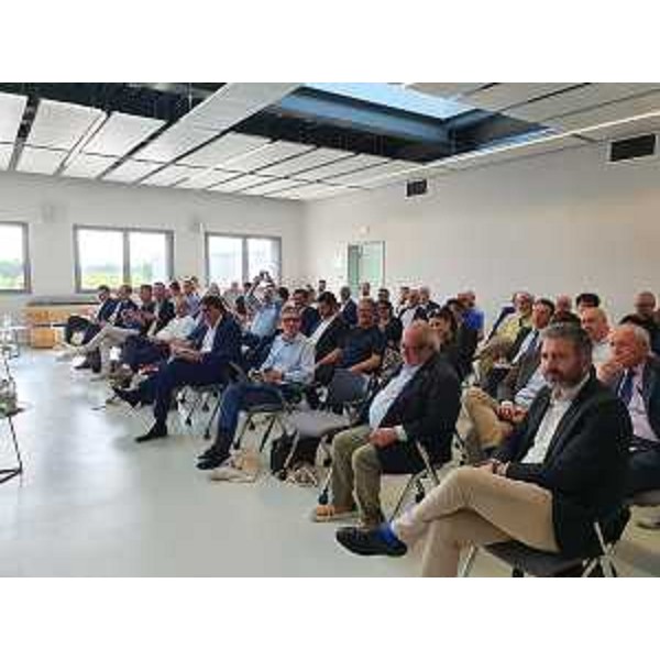 La platea all'iniziativa Roadmap del Cluster tecnologico nazionale fabbrica intelligente che si è tenuto alla Lef di San Vito al Tagliamento - La platea all'iniziativa Roadmap del Cluster tecnologico nazionale fabbrica intelligente che si è tenuto alla Lef di San Vito al Tagliamento