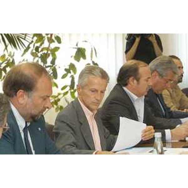 Riccardo Illy (Presidente Friuli Venezia Giulia), con gli Assessori regionali Roberto Cosolini (Lavoro) e Gianfranco Moretton (Protezione civile), incontra i parlamentari del FVG a Udine. (Udine 22/09/03)