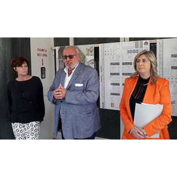 Un momento della presentazione del nuovo campus scolastico di Gorizia. Da sinistra l'assessore Alessia Rosolen, il sindaco Rodolfo Ziberna e l'assessore Cristina Amirante - Un momento della presentazione del nuovo campus scolastico di Gorizia. Da sinistra l'assessore Alessia Rosolen, il sindaco Rodolfo Ziberna e l'assessore Cristina Amirante