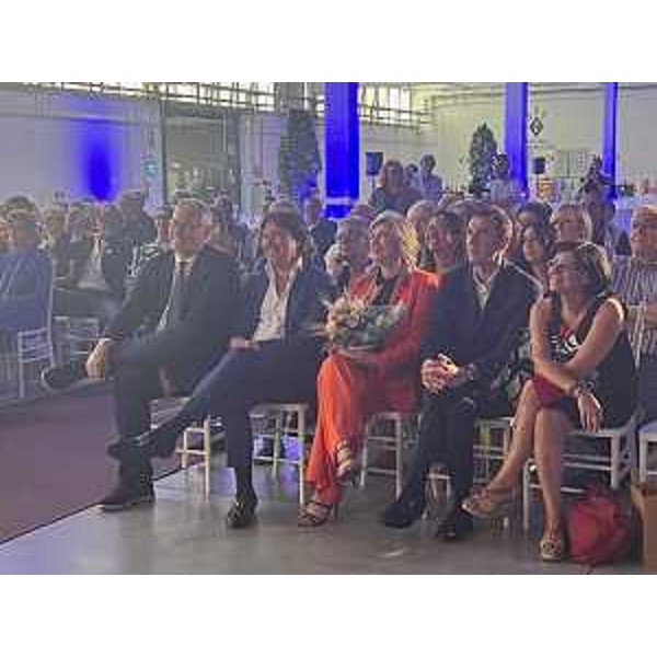 Il presidente Mauro Bordin vicino agli assessori regionali Sergio Emidio Bini e Cristina Amirante con il sindaco di Pordenone, Alessandro Ciriani (ultimo a destra) - Il presidente Mauro Bordin vicino agli assessori regionali Sergio Emidio Bini e Cristina Amirante con il sindaco di Pordenone, Alessandro Ciriani (ultimo a destra)