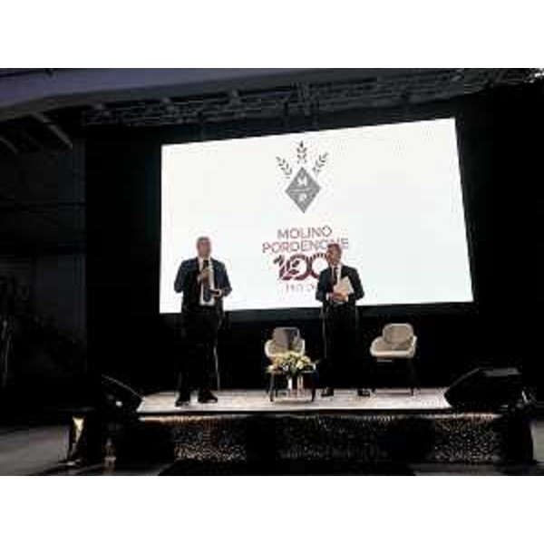 L'intervento del presidente del Cr Fvg, Mauro Bordin, affiancato a Pordenone dal conduttore Loris Comisso - L'intervento del presidente del Cr Fvg, Mauro Bordin, affiancato a Pordenone dal conduttore Loris Comisso