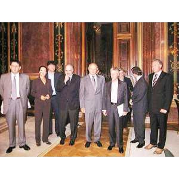 Riccardo Illy (Presidente Friuli Venezia Giulia), Lodovico Sonego (Assessore regionale Viabilità e Trasporti) e Maurizio Maresca (Presidente Autorità Portuale Trieste) accolti nella sede del Parlamento austriaco a Vienna. (Vienna 24/09/03)