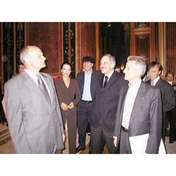 Thomas Prinzhorn (Presidente Parlamento austriaco) accoglie Riccardo Illy (Presidente Friuli Venezia Giulia) e Maurizio Maresca (Presidente Autorità Portuale Trieste) nella sede del Parlamento austriaco a Vienna. (Vienna 24/09/03)