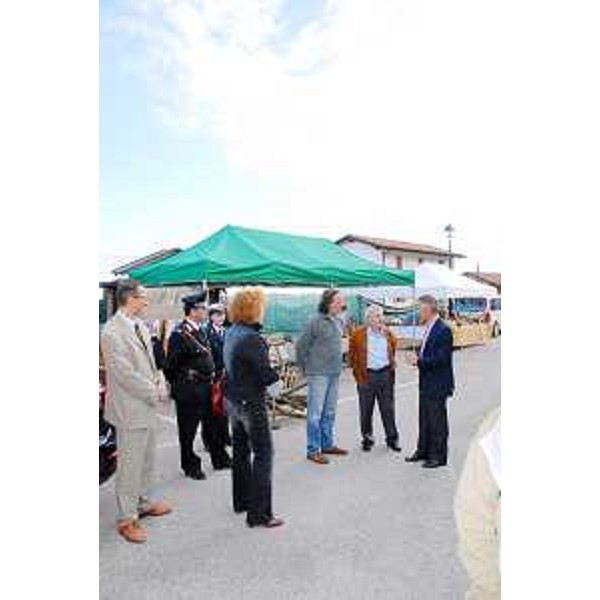 Riccardo Illy (Presidente Friuli Venezia Giulia) con Carlo Toppani (Sindaco Polcenigo) alla Sagra della Castagna a Mezzomonte, Frazione di Polcenigo. (Polcenigo 07/10/07)