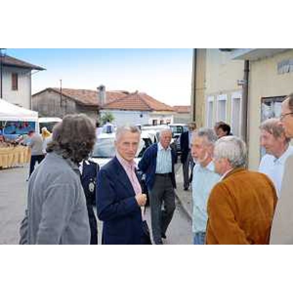 Riccardo Illy (Presidente Friuli Venezia Giulia) con Carlo Toppani (Sindaco Polcenigo) alla Sagra della Castagna a Mezzomonte, Frazione di Polcenigo. (Polcenigo 07/10/07)