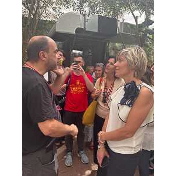 Il direttore scientifico Barbieri nella visita guidata all'assessore Zilli nella Casa delle Farfalle - Il direttore scientifico Barbieri nella visita guidata all'assessore Zilli nella Casa delle Farfalle