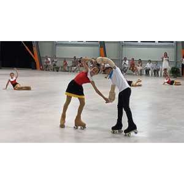 Una delle esibizioni dei pattinatori di Orgnano - Una delle esibizioni dei pattinatori di Orgnano