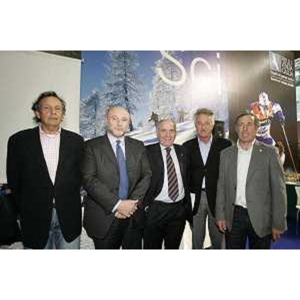 Enrico Bertossi (Assessore regionale Attività produttive) presenta il Centro ufficiale FIS di Sella Nevea a "Skipass", XIV Salone del Turismo e degli Sport invernali, a Modena. (Modena 02/11/07)