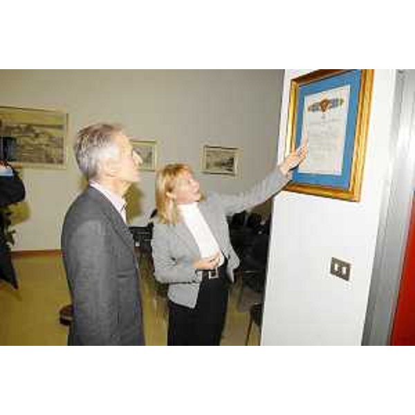 Riccardo Illy (Presidente Regione Friuli Venezia Giulia) al Comune di Sagrado con il Sindaco Elisabetta Pian. (Sagrado 15/11/07)