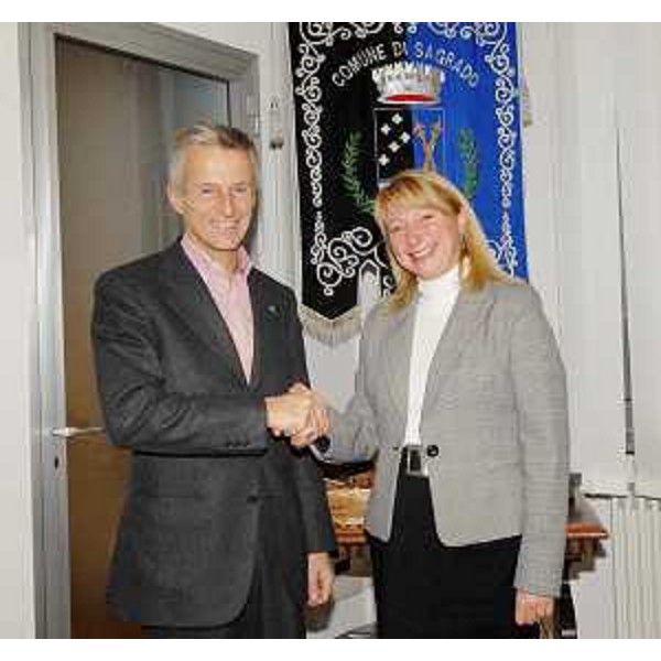 Riccardo Illy (Presidente Regione Friuli Venezia Giulia) al Comune di Sagrado con il Sindaco Elisabetta Pian. (Sagrado 15/11/07)