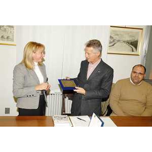 Riccardo Illy (Presidente Regione Friuli Venezia Giulia) al Comune di Sagrado con il Sindaco Elisabetta Pian. (Sagrado 15/11/07)