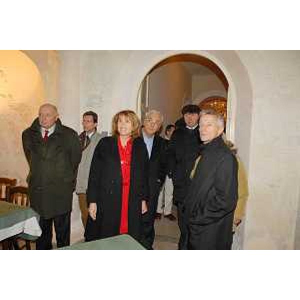 Riccardo Illy (Presidente Regione Friuli Venezia Giulia) visita la piccola villa veneta di Castelnuovo, prospiciente l'azienda agricola "Castelvecchio", a San Martino del Carso. (Sagrado 15/11/07)