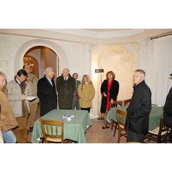 Riccardo Illy (Presidente Regione Friuli Venezia Giulia) visita la piccola villa veneta di Castelnuovo, prospiciente l'azienda agricola "Castelvecchio", a San Martino del Carso. (Sagrado 15/11/07)