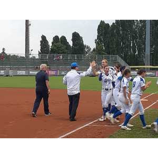 Il vicegovernatore Mario Anzil sul campo di softball a Buttrio - Il vicegovernatore Mario Anzil sul campo di softball a Buttrio