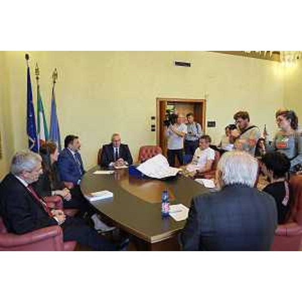 Un momento dell'incontro con i rappresentanti dei Comitati firmatari della petizione insieme al presidente del Consiglio regionale del Fvg, Mauro Bordin - Consiglio Regionale, ACON