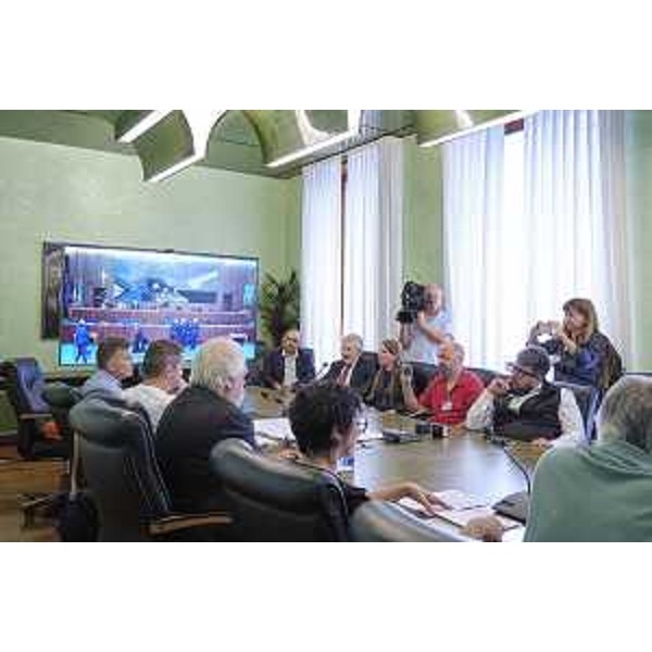 La conferenza stampa di Rosaria Capozzi (M5S) e Furio Honsell (Open) che ha preceduto la consegna della petizione - Consiglio Regionale, ACON