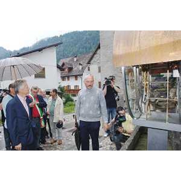 Riccardo Illy (Presidente Regione Friuli Venezia Giulia) nel corso dell'inaugurazione del "Percorso espositivo dell'orologeria monumentale" a Pesariis. (Pesariis 25/05/07)