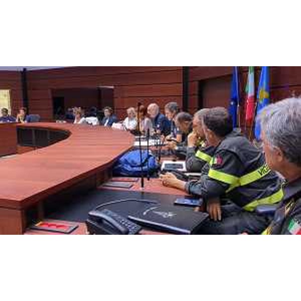 Lassessore regionale con delega alla Protezione civile del Friuli Venezia Giulia Riccardo Riccardi nella sala Ottagonale della Protezione civile - Lassessore regionale con delega alla Protezione civile del Friuli Venezia Giulia Riccardo Riccardi nella sala Ottagonale della Protezione civile