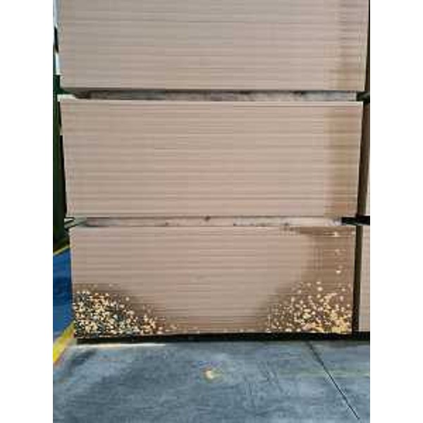 Alcuni materiali danneggiati - Alcuni materiali danneggiati