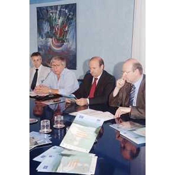 Gianfranco Moretton (Assessore Ambiente), in Consiglio regionale, illustra ai media la scoperta di una falda acquifera nel pordenonese e i risultati del Progetto europeo CAMI "Caratterizzazione dell'Acquifero con Metodologie integrate". (Trieste 13/06/07) 