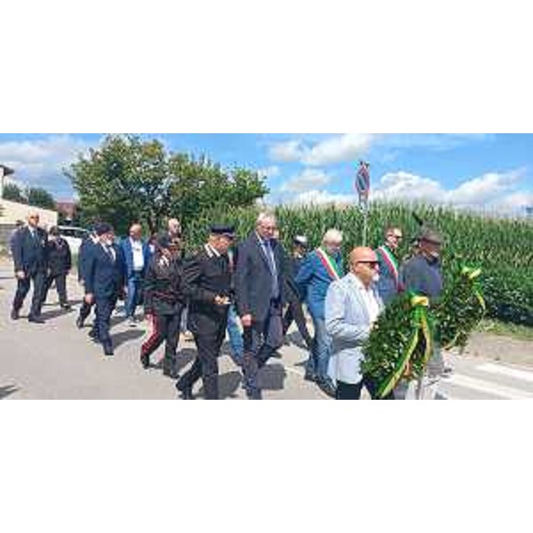 Il presidente Bordin in corteo, all'uscita dalla chiesa di Ronchis - Il presidente Bordin in corteo, all'uscita dalla chiesa di Ronchis
