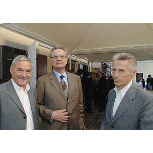 Riccardo Illy (Presidente Friuli Venezia Giulia), Angelo Sette (Presidente Banca Popolare Friuladria) e Nerio Nesladek (Sindaco Muggia) all'inaugurazione della filiale di Friuladria a Muggia. (Muggia 16/05/07)