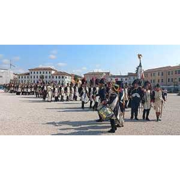 Lo schieramento delle truppe in Piazza grande a Palmanova - Lo schieramento delle truppe in Piazza grande a Palmanova