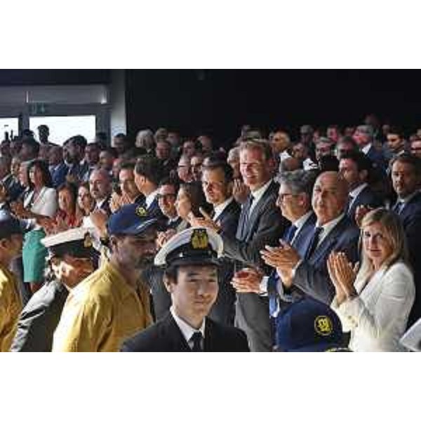 Al centro della foto il governatore Fedriga.vicino al Ceo di Msc Soren Toft. - Al centro della foto il governatore Fedriga.vicino al Ceo di Msc Soren Toft.