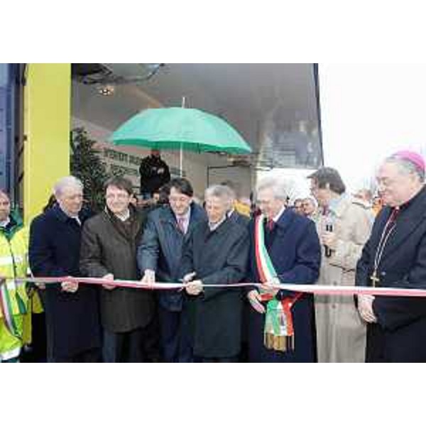 Riccardo Illy (Presidente Friuli Venezia Giulia) con Giorgio Santuz (Presidente di Autovie Venete) e Pietro del Fabbro (Amministratore Delegato di Autovie Venete) all'inaugurazione del ponte sulla superstrada Villesse - Gorizia. (Farra d'Isonzo 19/03/07)
