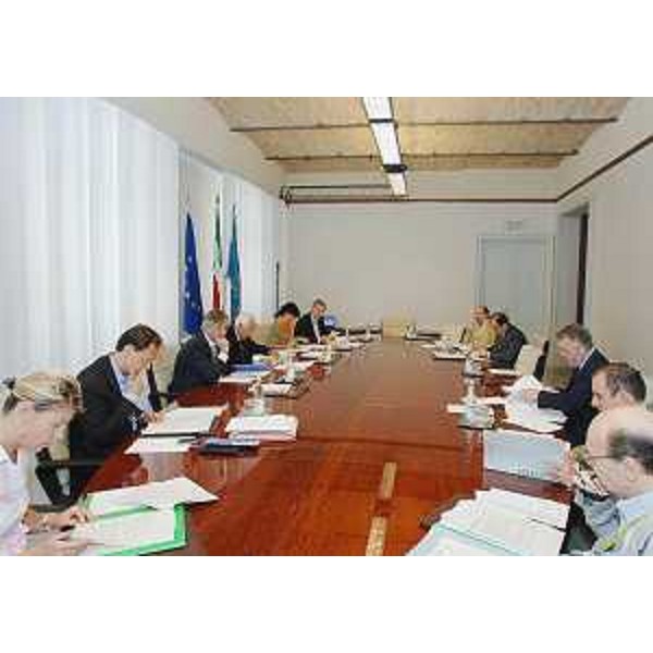 La Giunta regionale, presieduta da Renzo Tondo, riunita nella sede della Regione a Trieste. (Trieste 06/08/08)