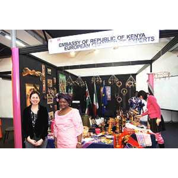 Michela Del Piero (Assessore regionale Pari Opportunità) alla "Fabbrica delle Opportunità" - Salone delle Pari Opportunità nella prima Fiera Rosa di Udine, con l'Ambasciatrice del Kenya Ann B. Nyikuli. (Udine 02/03/07)
